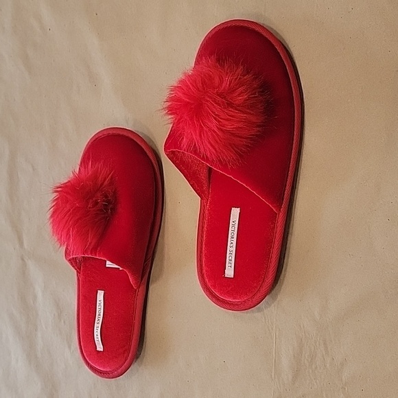 Victoria’s Secret Size M Red Slide On Slippers with Fuzzy Pom Pom, NWOT - Picture 5 of 6